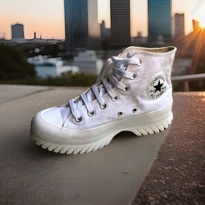 Converse Lugged Chuck Taylor All Star High Top White size 7 women’s 5 Mens